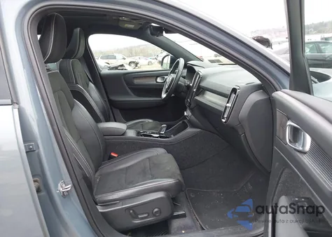 2022 Volvo Xc40 T5 R-Design from USA, damaged, VIN YV4162UM4N2648977